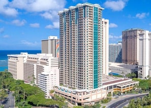The Grand Islander, a Hilton Grand Vacations Club_5.jpg