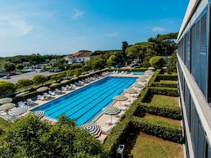 Ciel, L'Eau, Plante, Nuage, Piscine, Arbre, Ombre, Design Urbain, Herbe, Condominium