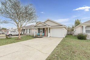 Front house/porch view with spacious 1-car garage. Plenty of driveway space.