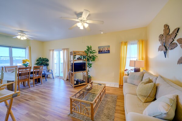 Kill Devil Hills Vacation Rental | 1BR | 1BA | 650 Sq Ft | Stairs Required