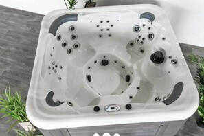 Hot tub coming end of Feb. 2025 (photo credit: Barefoot Spa's)