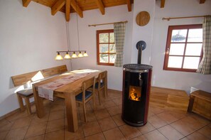 Here you can see the dining set and the pellet stove in the Mondschein holiday home
