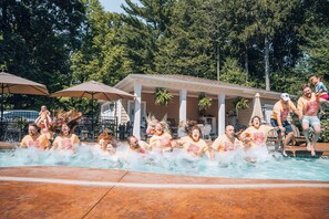 Guests enjoying the pool!