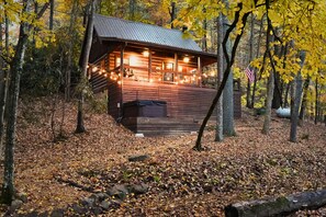 Enjoy evenings soaking in the hot tub under the fairy lights!