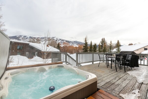 Hot Tub with Mountain Views