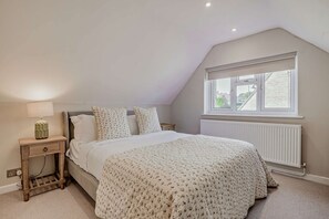 Ways End Bedroom 2 - StayCotswold