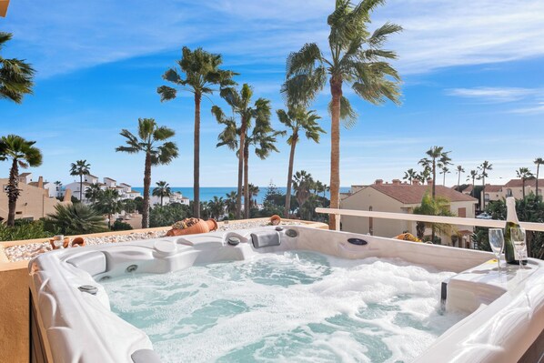 Outdoor spa tub
