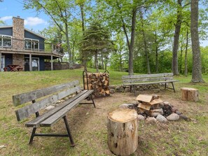 Firepit w/ Complimentary Firewood