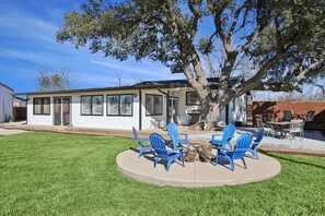 Newly Remodeled Shady Oak. Lake views!
