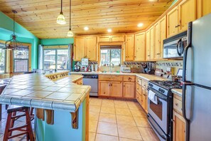 Kitchen | Coffee Maker | Hot Chocolate Bar