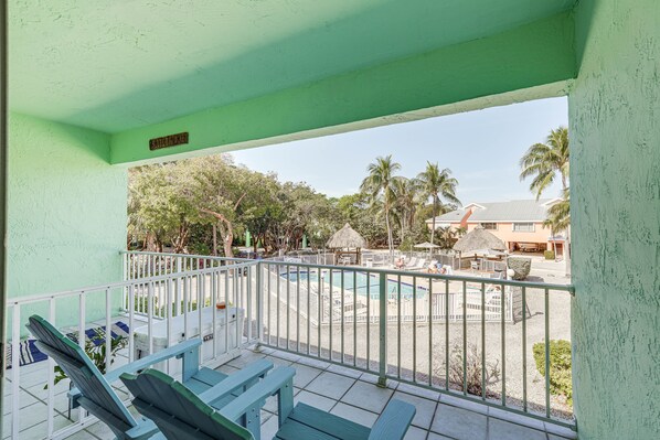 Key Largo Vacation Rental | 2BR | 2BA | Steps Required | 778 Sq Ft