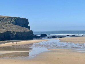 Mawgan Porth's amazing sandy beach and surf at low tide