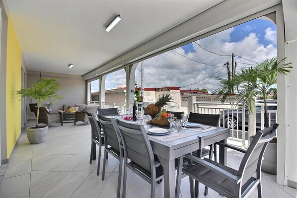 Outdoor dining