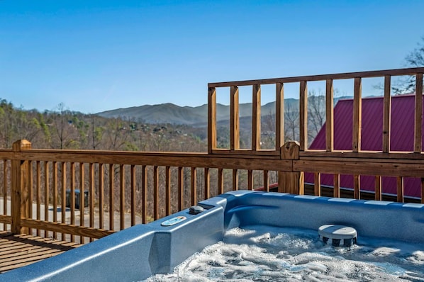 Enjoy the bubbling hot tub on the front deck with beautiful mountain views.