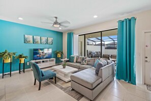 Luxurious living area of the apartment in Kissimmee - Cosy sofas - Elegantly decored living area - Large bright windows of the living area with Mesmerizing views - Beautifully furnished floor - Availability of TV and Netflix