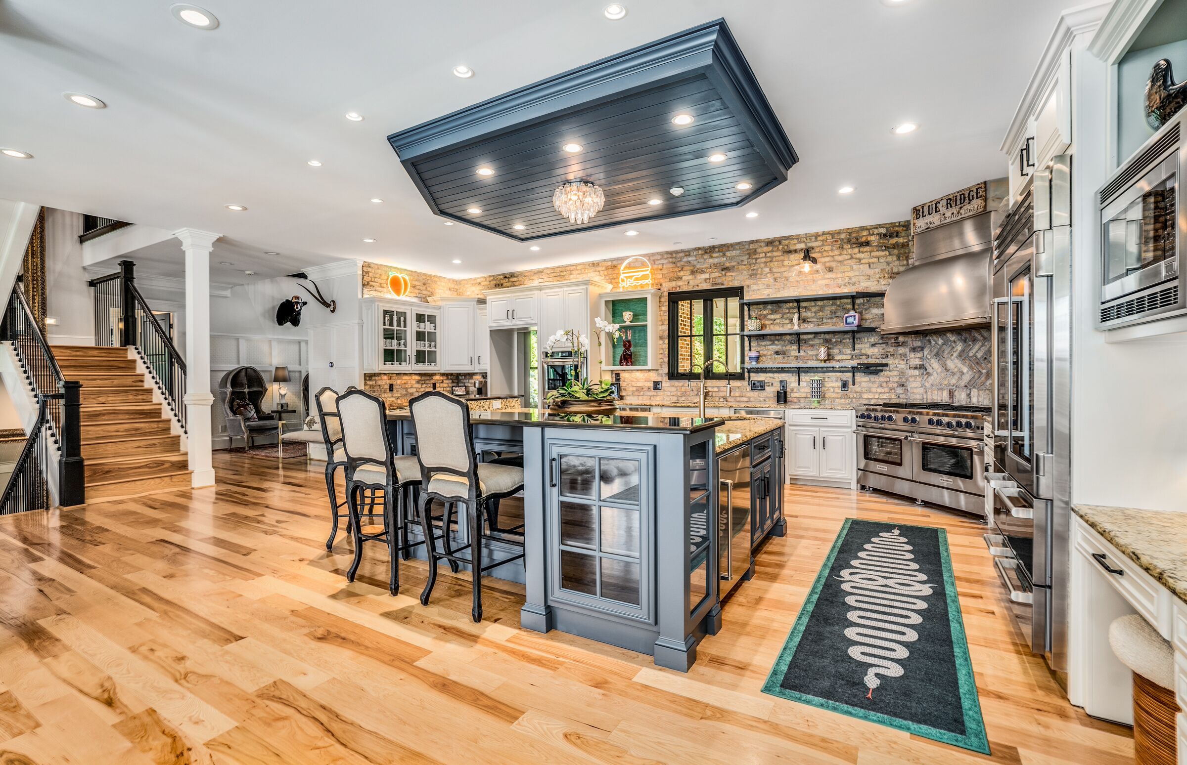 Mountain Mansion 7BR, 10Ksf, Views, Pool, Sport Court, Gym