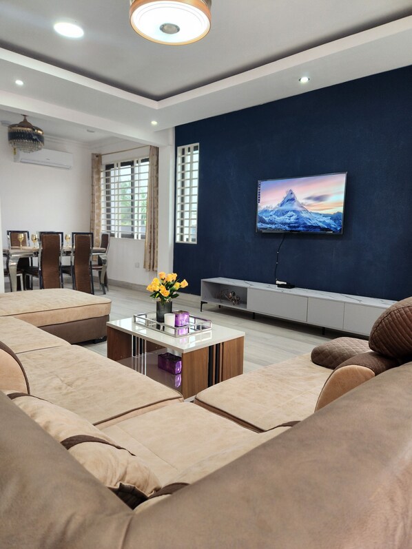 Living Room (Ground Floor)