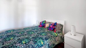 A comfortable queen bed freshly made with high quality bed linen.
#comfort #quality #modern #portugal #pt #sintra