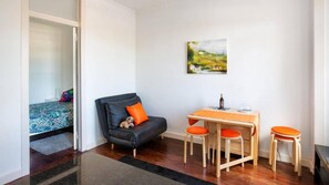 An inviting area, perfect for relaxing after a day exploring the city.
#comfort #relax #portugal #pt #sintra