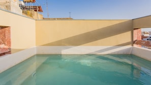 Dive into this fresh swimming pool and soak up the amazing view #pt #portugal #algarve #swimmingpool #amazingview