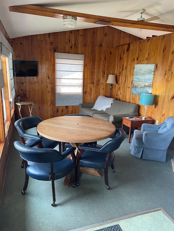 Living Room / Dining
