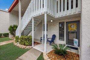 Entry to unit 105