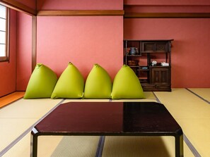 ・[Japanese-style room 12.5 tatami mats] Recommended for 2 to 3 people! You can stretch your legs freely on tatami mats