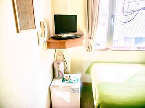 ・[Smoking twin] Full of facilities! There is a TV, refrigerator, and individual air conditioning♪