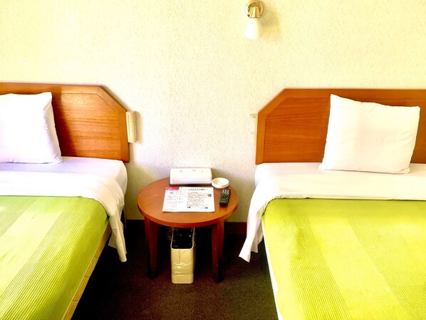 ・[Smoking twin] The fluffy bed is comfortable ♪ Please relax after enjoying a lot of sightseeing