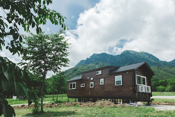 Enjoy your stay surrounded by a magnificent view of Mt. Togakushi.
