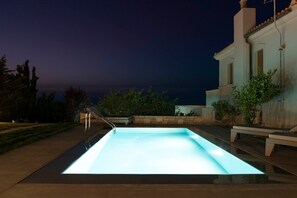 Private pool
