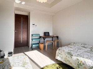 ・[Twin room] Comes with a convenient desk. Wi-Fi available. Please also use it for workdays.