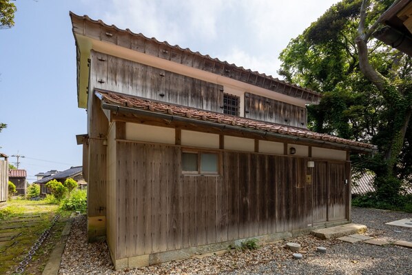 MAGONI exterior