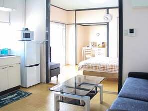 ・[Room 403] Kitchen and dining area with bedroom at the back