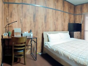 ・[Room 301/Bedroom] A comfortable space where you can always keep yourself well-groomed