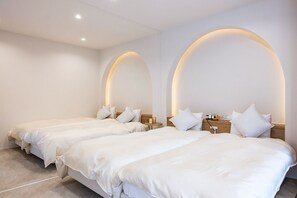 A type room: 4 single beds