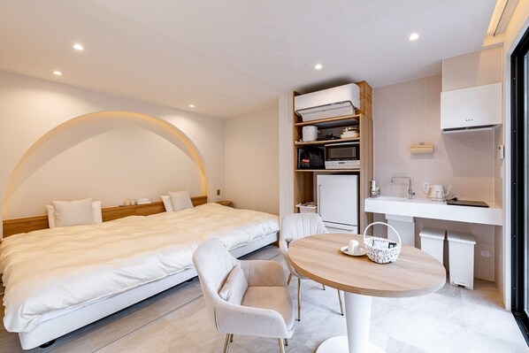 C type room: room layout