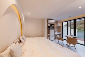 C type room: room layout