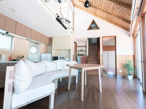 ・[Living] A private dog inn that was renovated by a designer in 2021. The cleanliness is outstanding