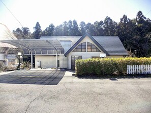 ・[Exterior] A rental villa in Izu Kogen surrounded by cedar forests. You can enjoy a luxurious feeling