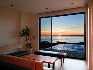 ・[Living room] Relax on the sofa with a spectacular view