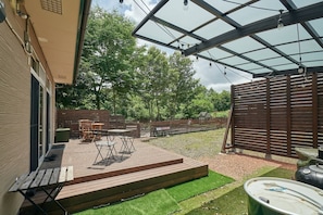 You can use it for a variety of purposes, such as relaxing or working on the spacious wooden deck with a view of Mt. Fuji. Fuji view, relax or work on the spacious wooden deck.