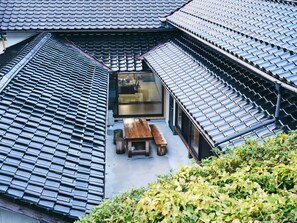 Hidden one-story house with courtyard