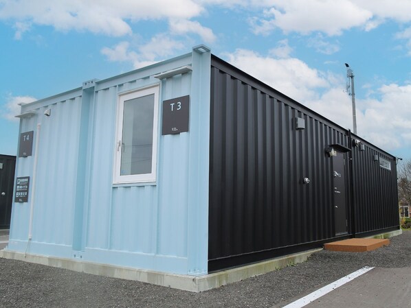 ・[Exterior] A fun container hotel to stay in with a stylish design