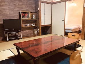 ・<Japanese-Western style room> A room with a bath and a toilet with a cleaning function. There is also an air purifier