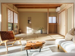 ・[Living] Living room with a modern Japanese design, enjoy an extraordinary stay in a sophisticated space