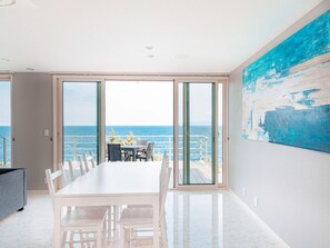 ・[Dining] Simple and refreshing interior based on white