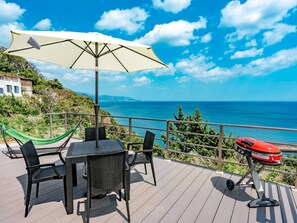 ・[BBQ] BBQ under the wide sky with the sea right in front of you is special!