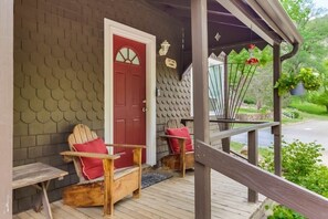 Enter your cabin through your red door and enjoy the rustic but new cabin feel!