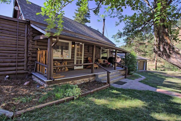 Welcome to our Blacksmith Cabin!  Enjoy your front porch to take in the views and listen to the hummingbirds while enjoying your favorite cup of coffee!